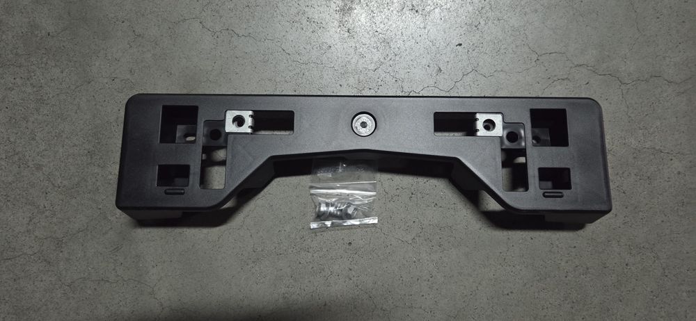 Подіум для номерного знака Toyota Venza 2020-