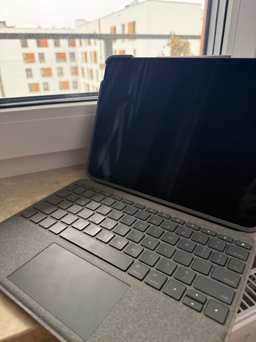 IPad Air 5 generacji Cellular 64 GB cellular klawiatura Logitech