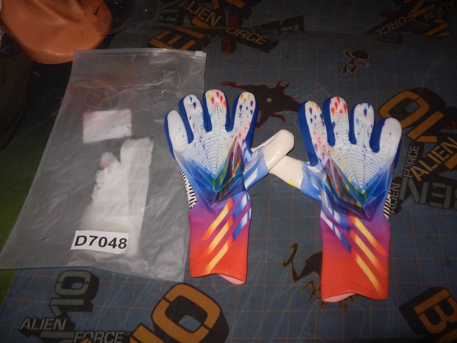 Wyprzedaż-.D7048 Rękawice bramkarskie QUICARD dla dzieci r. 7 OPIS!