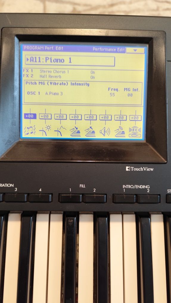 Продам синтезатор Korg i30