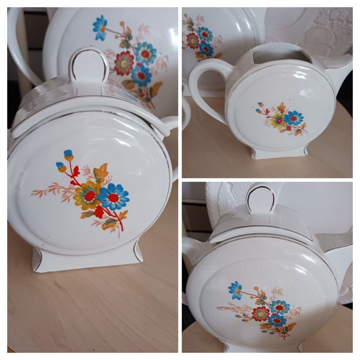 Servico com bule para chá, cafe e açucareiro