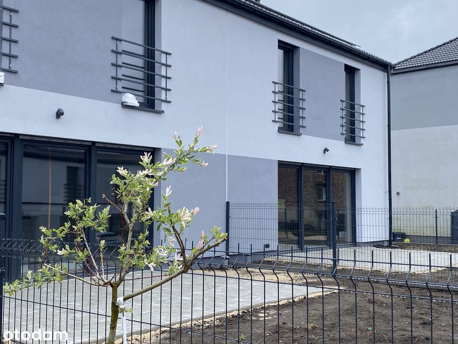 Nowoczesny dom 125m2 – ogród, garaż, PV, pompa c., kostka, blisko TG