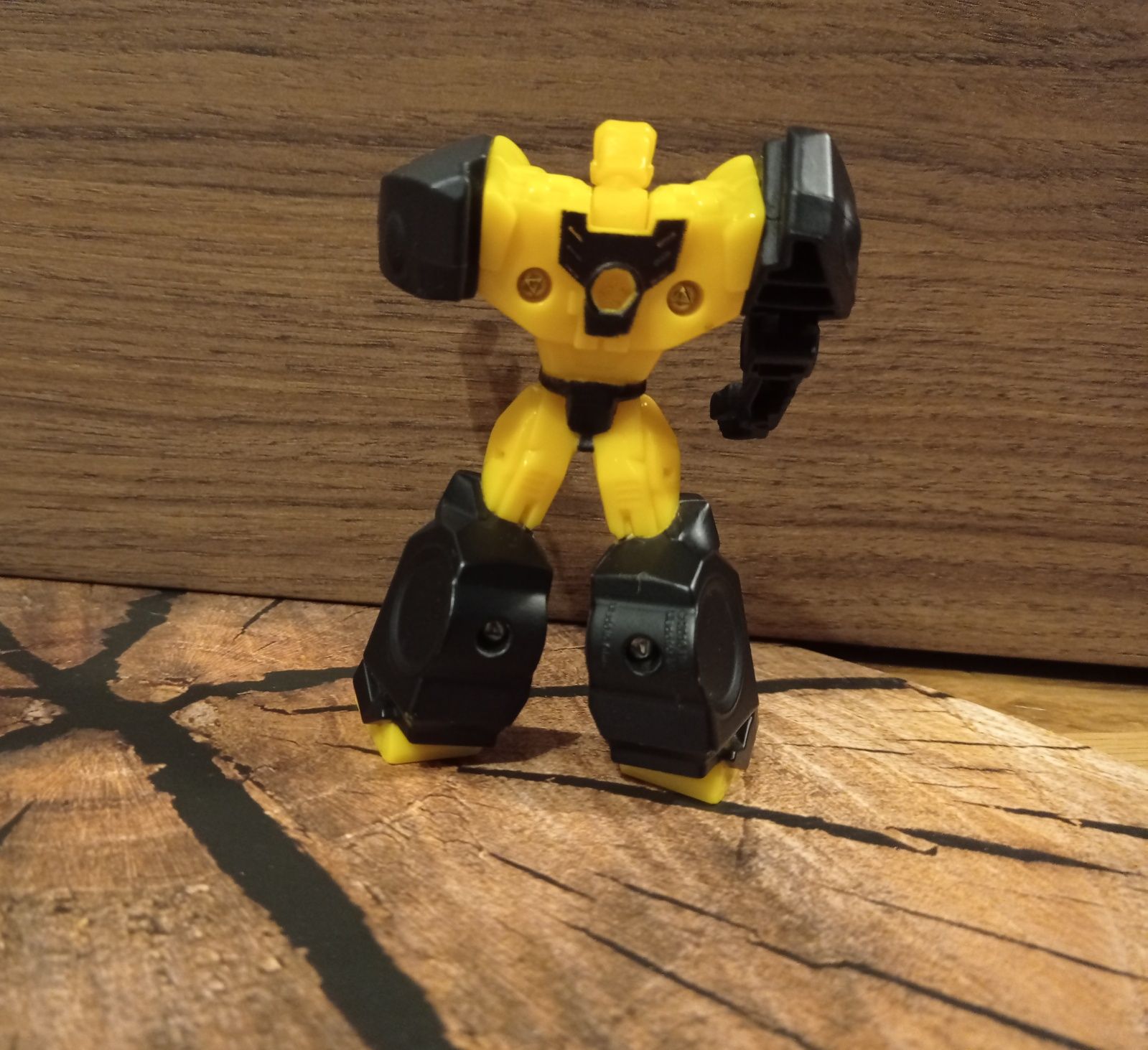 Bumblebee Transformers figurka kolekcjonerska McDonald's z 2016 r.