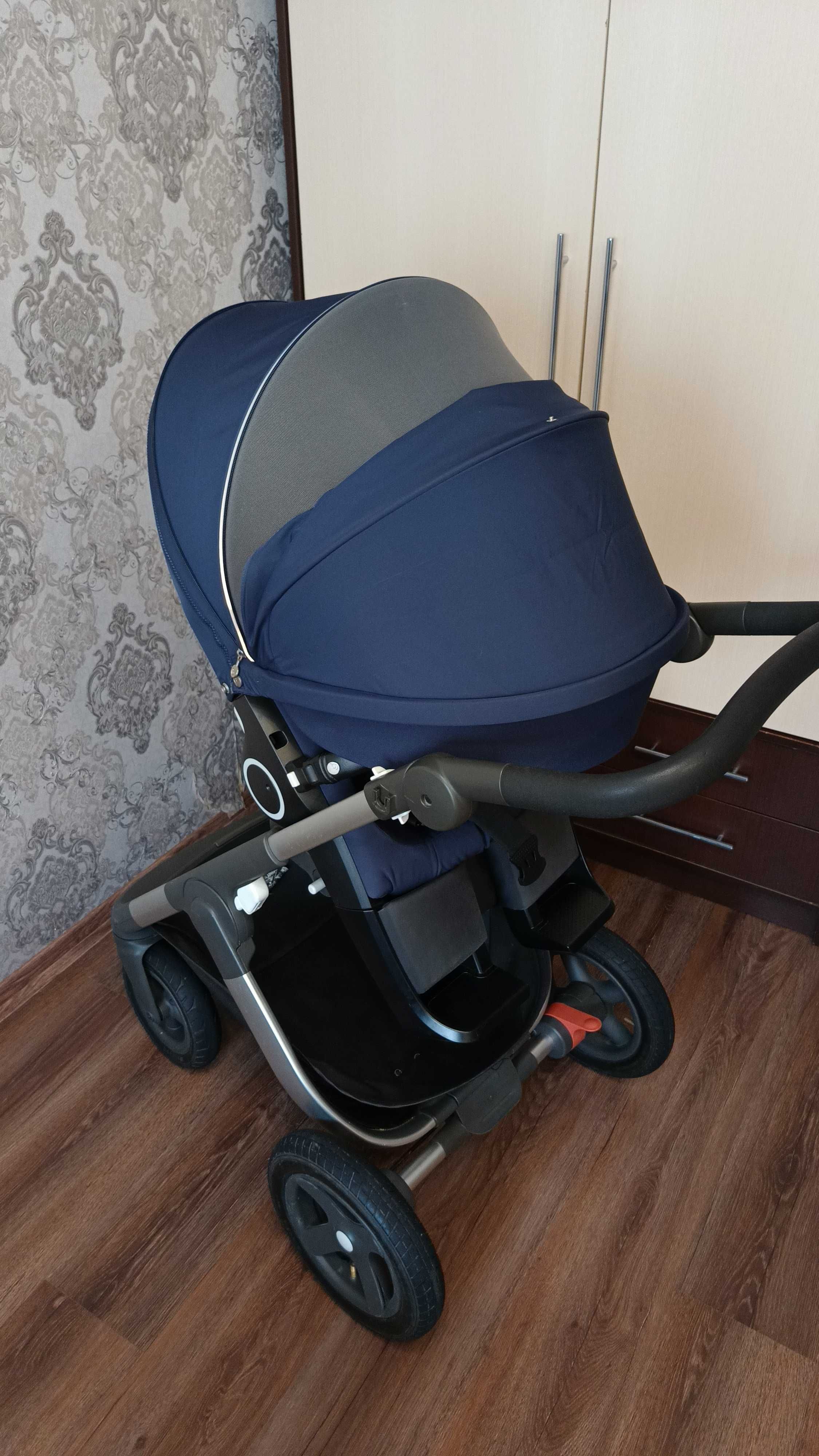 Коляска  Stokke V6