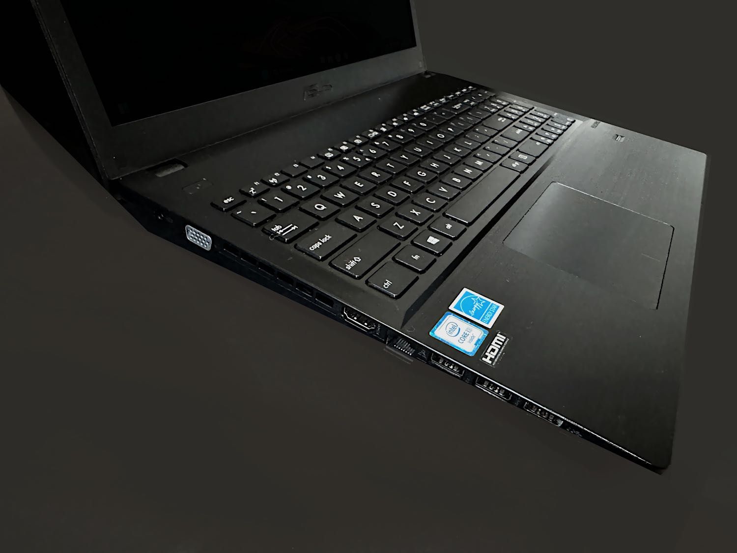 Laptop Asus Pro 6-Gen Core i5 DDR4-8GB SSD Czyt. linii W11 4H Notebook