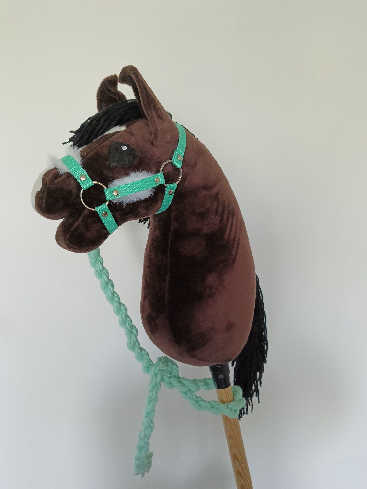 Hobby Horse z kantarem z futerkiem A4