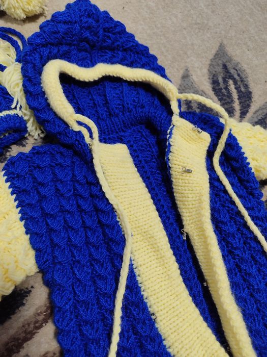 Продам вязаный комбинезон на малыша (ручная работа)