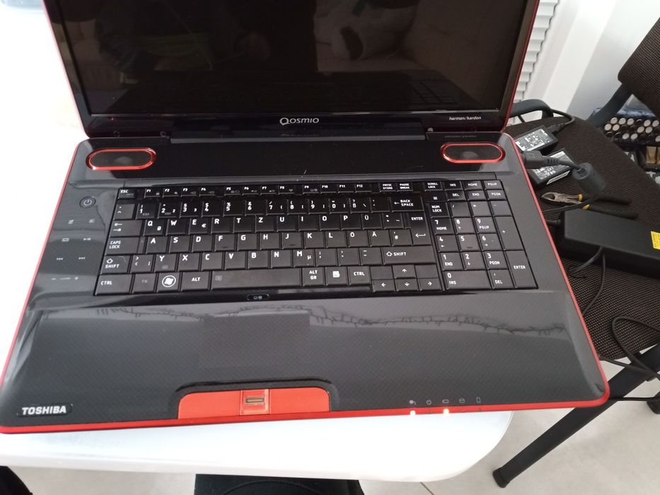 Продам ноутбук TOSHIBA QOSMIO X500-13R