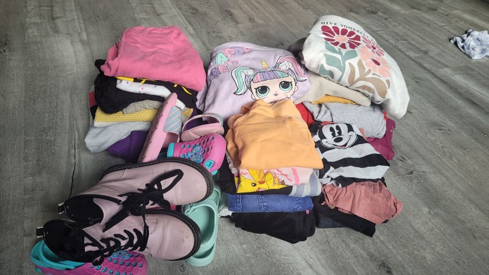 Ubrania dla dziewczynki 128