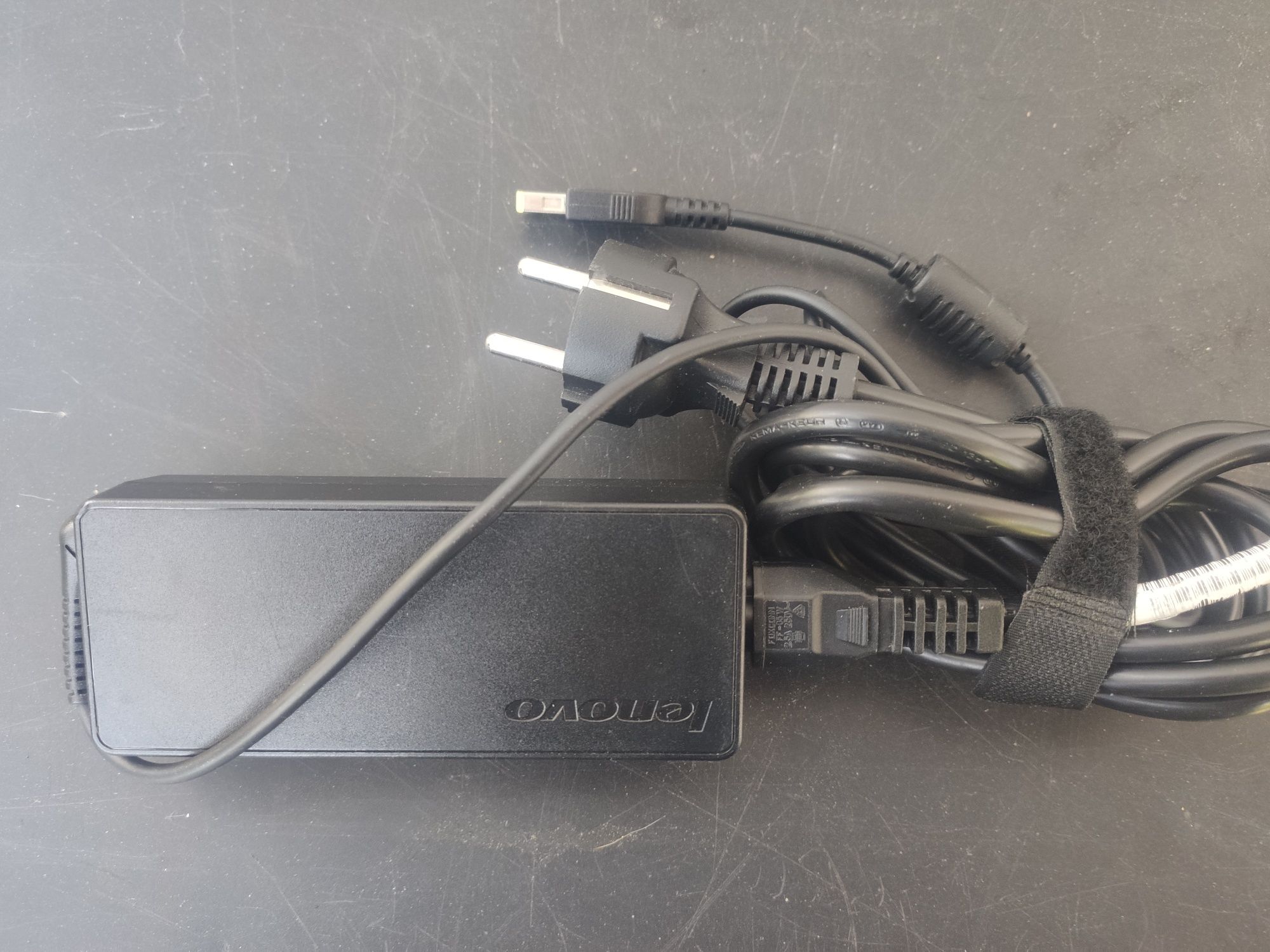 Stacja dokujaca lenovo 40a2 z zasilaczem 90w ultradock 2xDP 1xHDMI