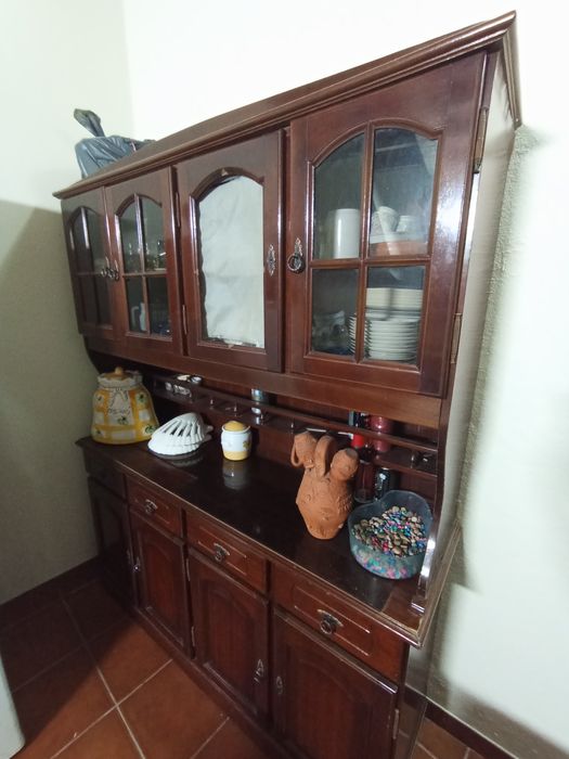 Vendo um móvel Louceiro e uma Escrivaninha em mogno maciço