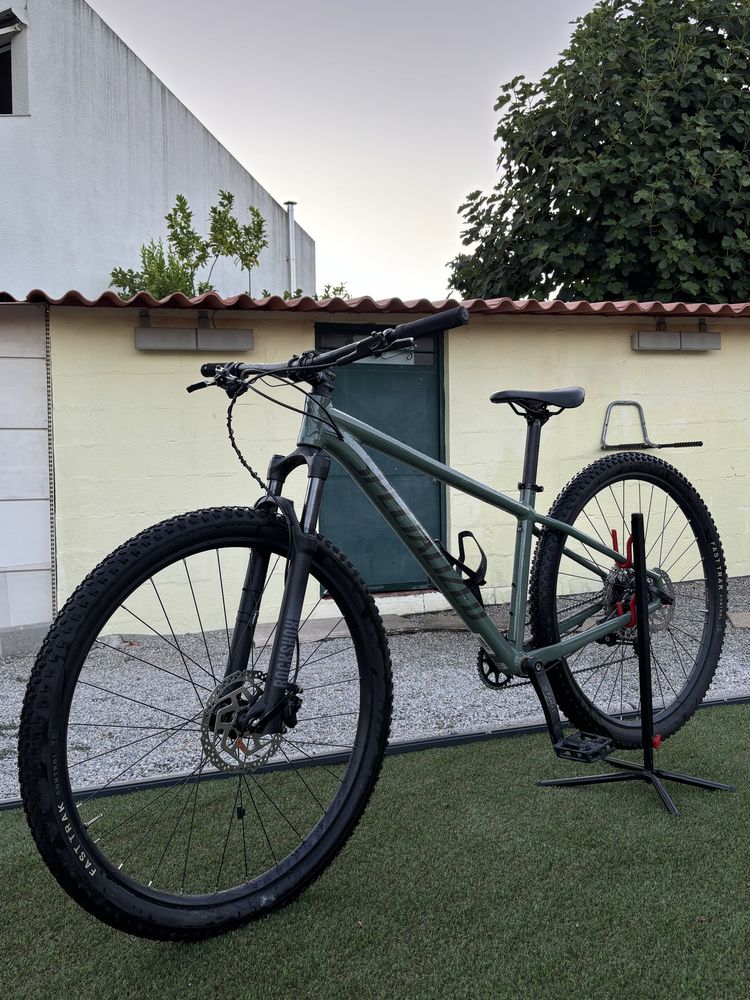 Specialized Rockhopper – Tamanho M – Pronta a rolar!