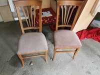 Dwa antyczne krzesła drewniane