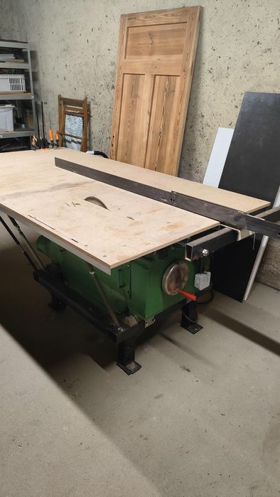 Piła stołowa z podcinakiem formatowa krajzega