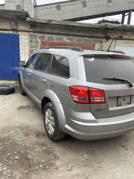 Dodge journey 2017 року