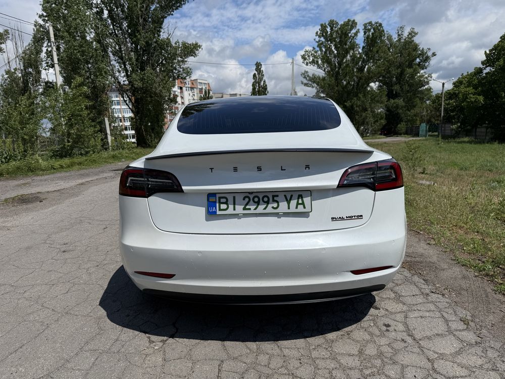 Tesla model 3  2020рік 492кінські сили