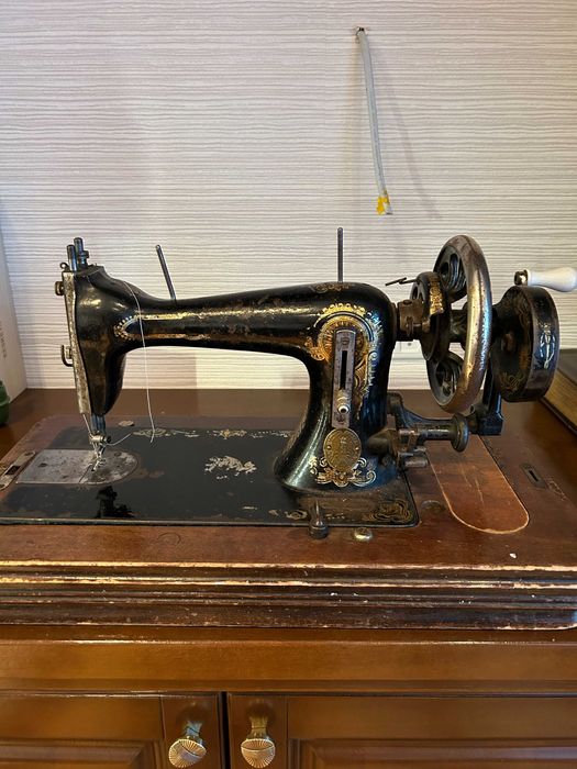 Продам раритетную швейную машинку Schutz marke