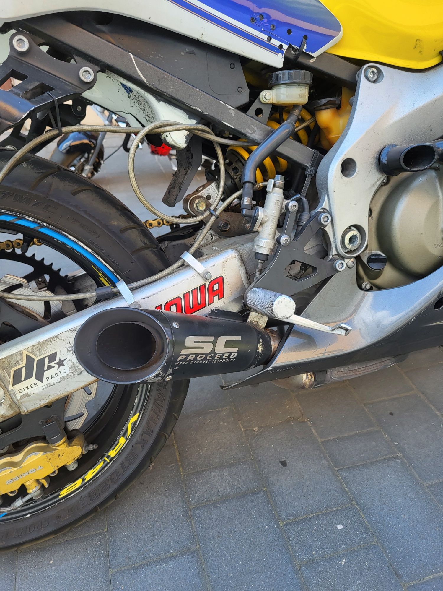 Honda Cbr 600 F4i stunt