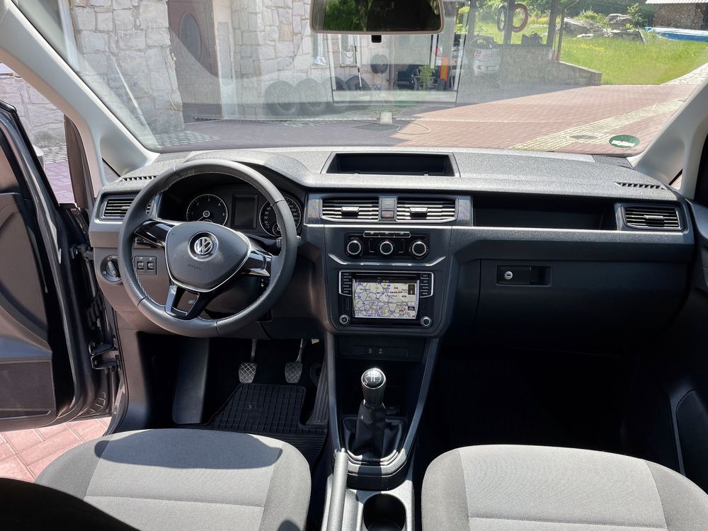 Wynajem samochodu Volkswagen Caddy Maxi 5- osobowy Wynajem auta