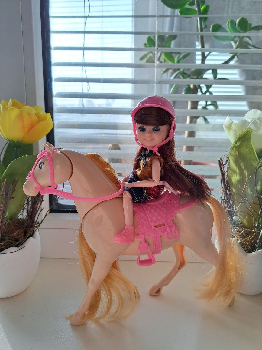 Лялька з лошадкою