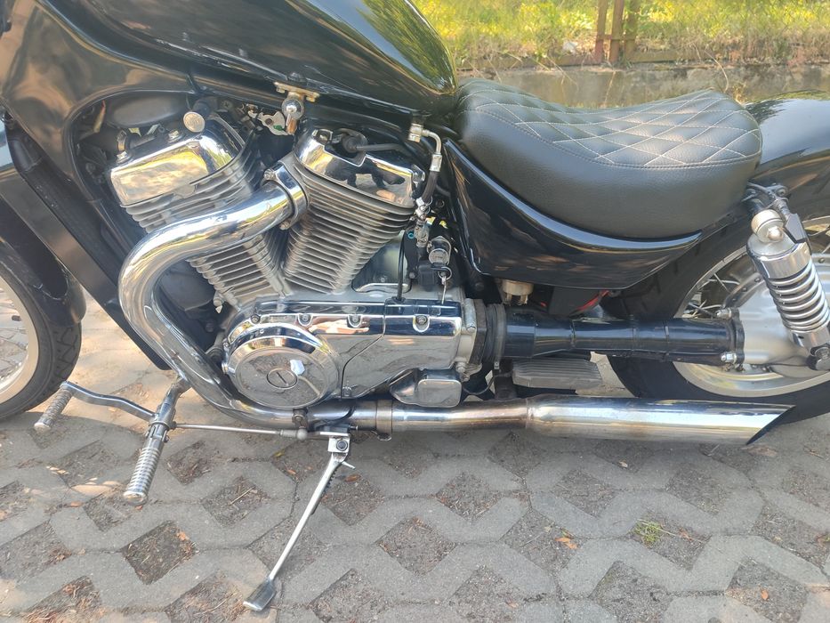 Suzuki Intruder vs 800 Bobber Custom