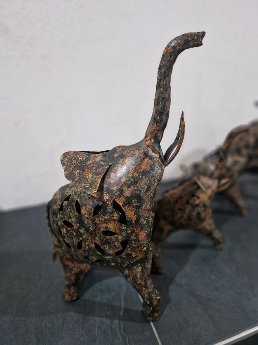 Castiçais em forma de elefante