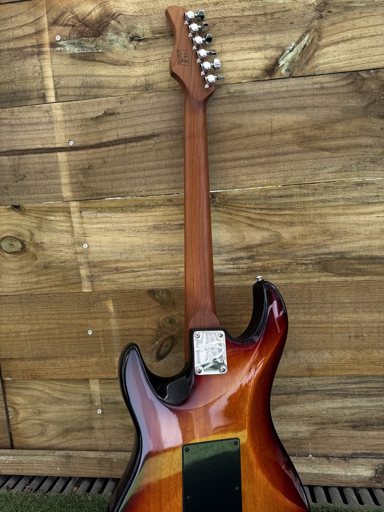 Guitarra NOVA Larry Carlton S7 + Gator Case semi-rígido