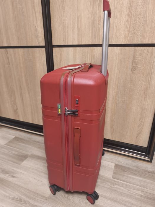 Чемодан большой, валіза великого розміру, валіза на колесах,