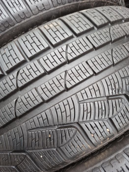 Зимняя резина 235/45 R20 Pirelli Sottozero 2