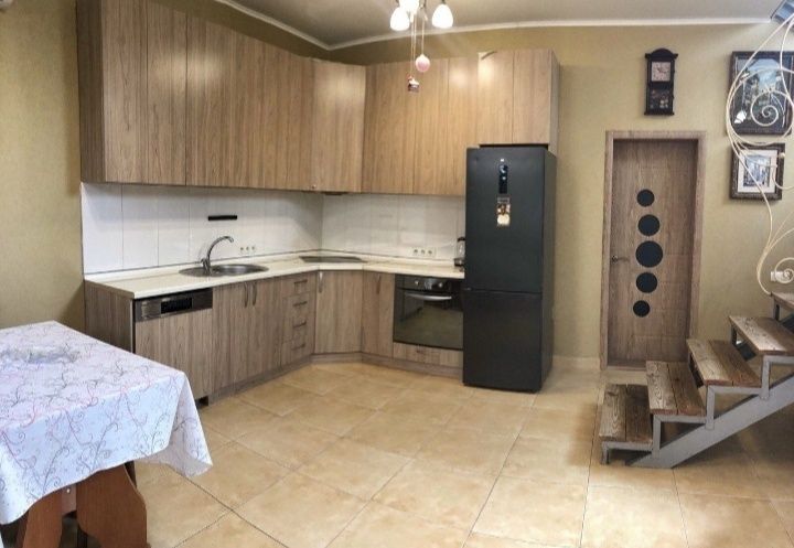 Сдам дом  Совиньон генератор 3 к евроремонт,место для авто можно живот