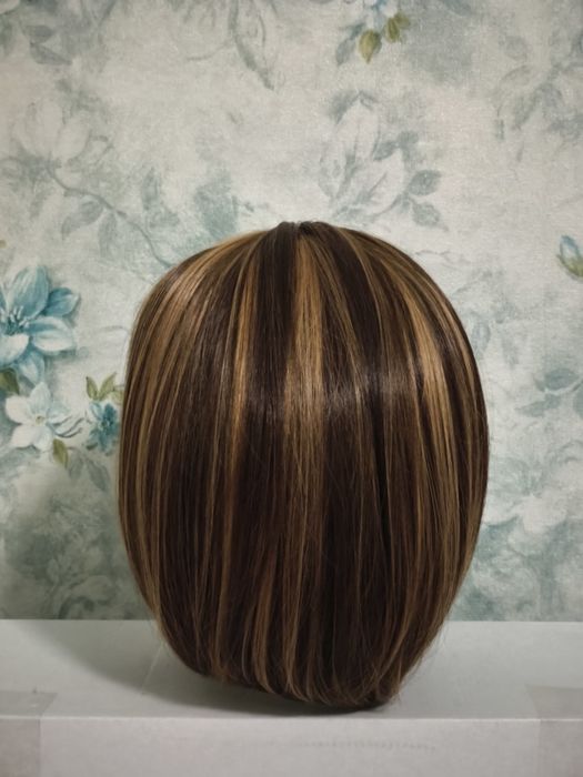 Продаю парики каре