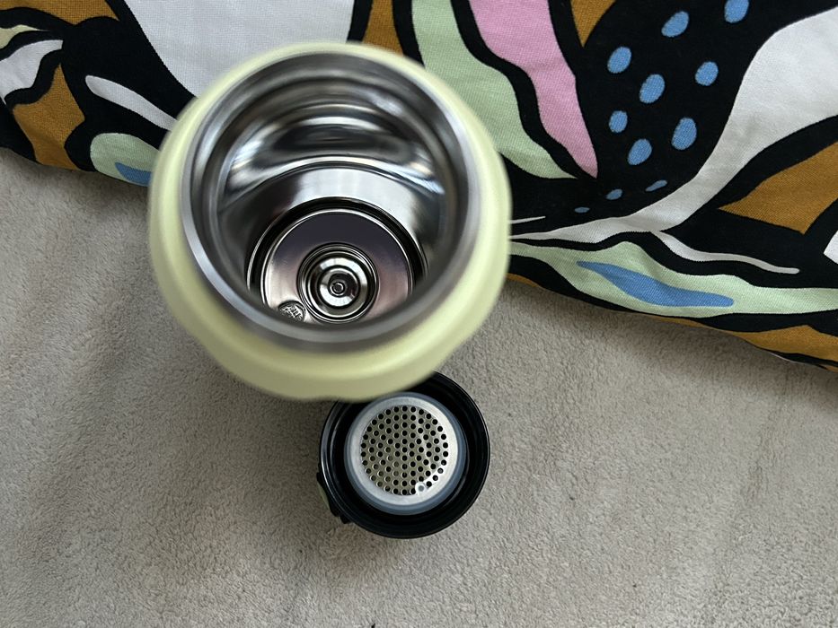 Bidon, termos i zaparzacz w jednym