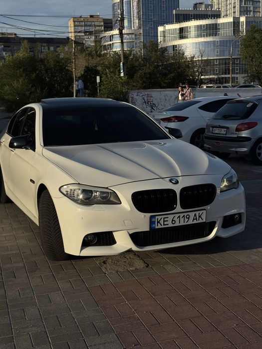 BMW F10 528i(2011)