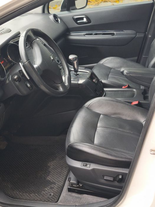 Продам Peugeot 5008.