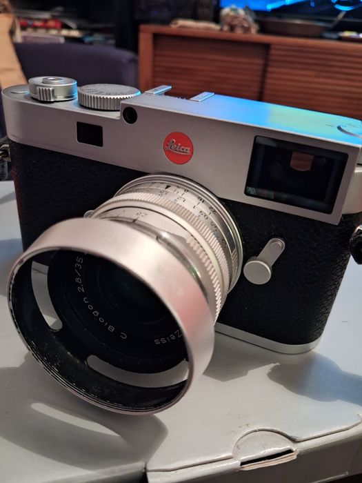 Troco Leica M11 por Leica Q3 43 ou Hasselblad X2D 100C