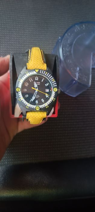 Relógio sector ainda em caixa