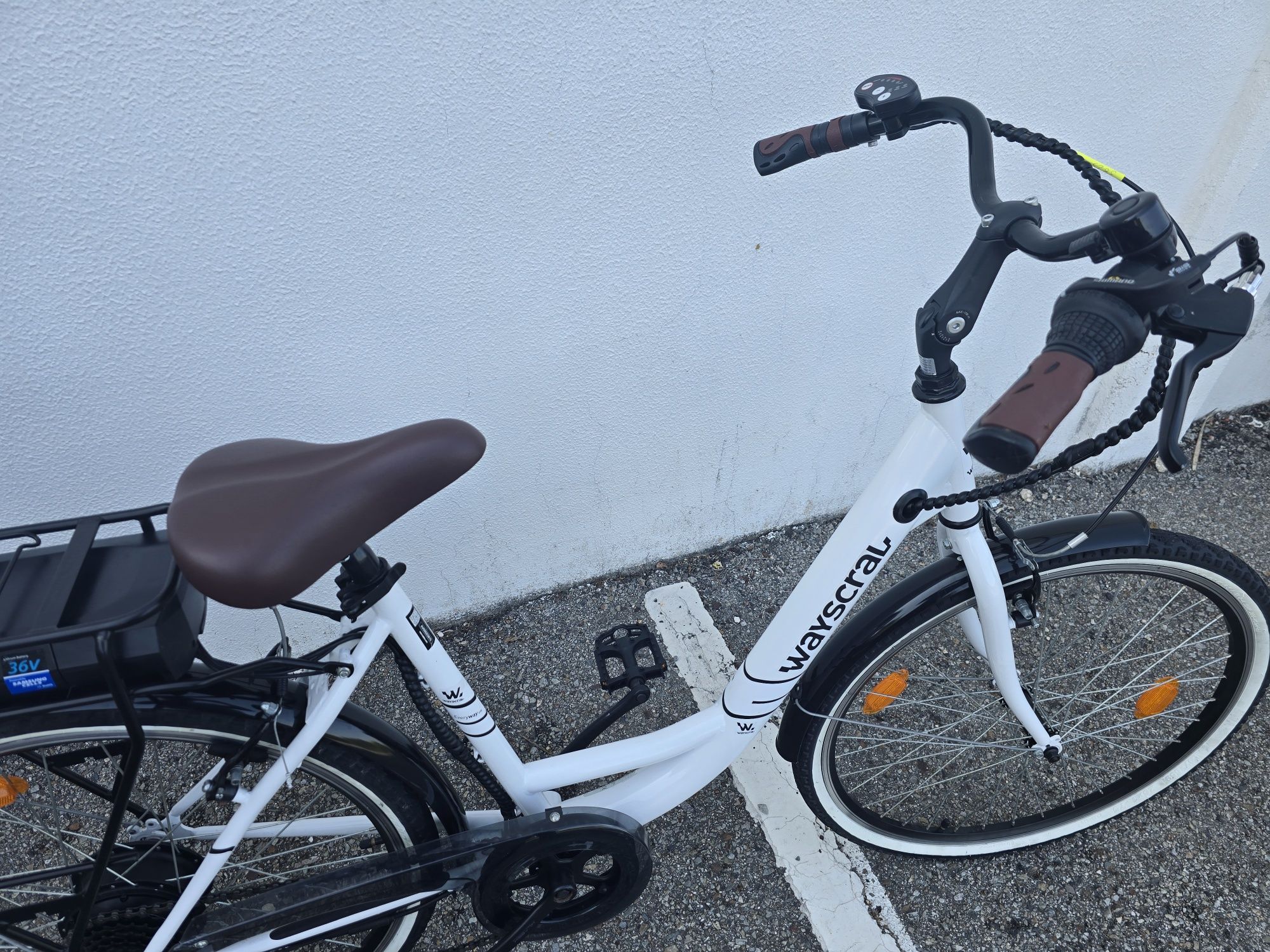Bicicleta eletrica citadina como nova
