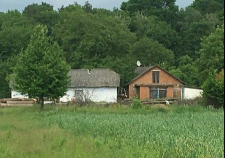 Продається комплекс будівель  та земельна ділянка 5,6 га поряд дороги