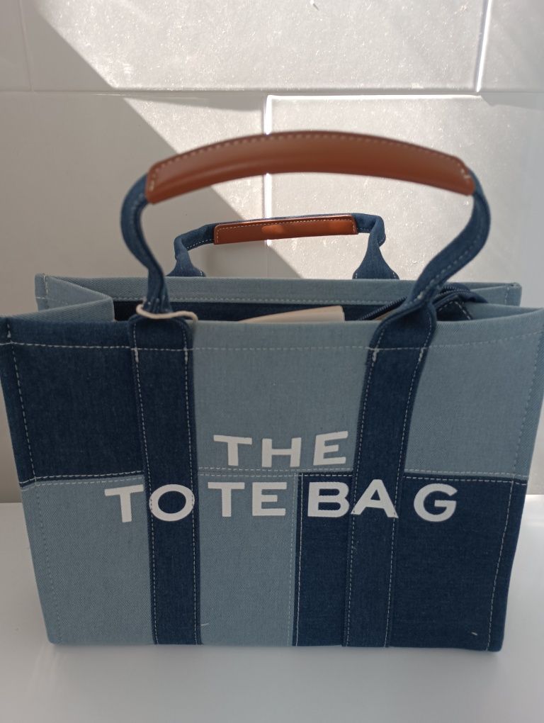 Carteira de mulher the totebag em ganga azul, nova com etiqueta.
