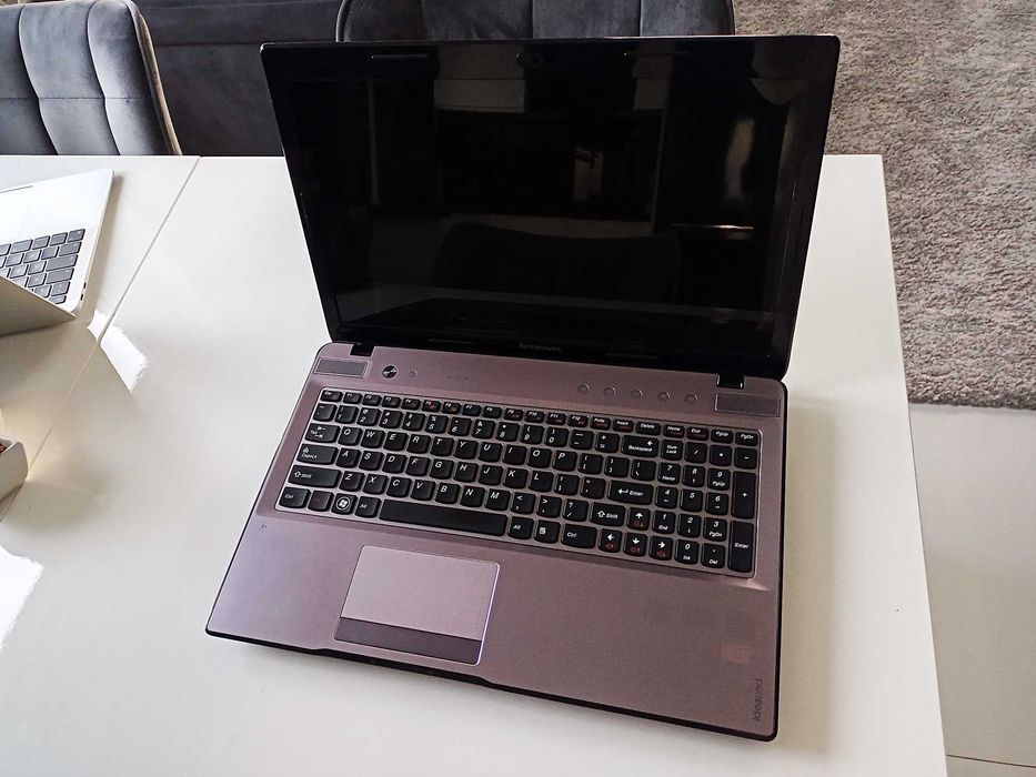 Laptop Lenovo IdeaPad z570 15,6" aluminiowa obudowa! 8 GB Ram / i3