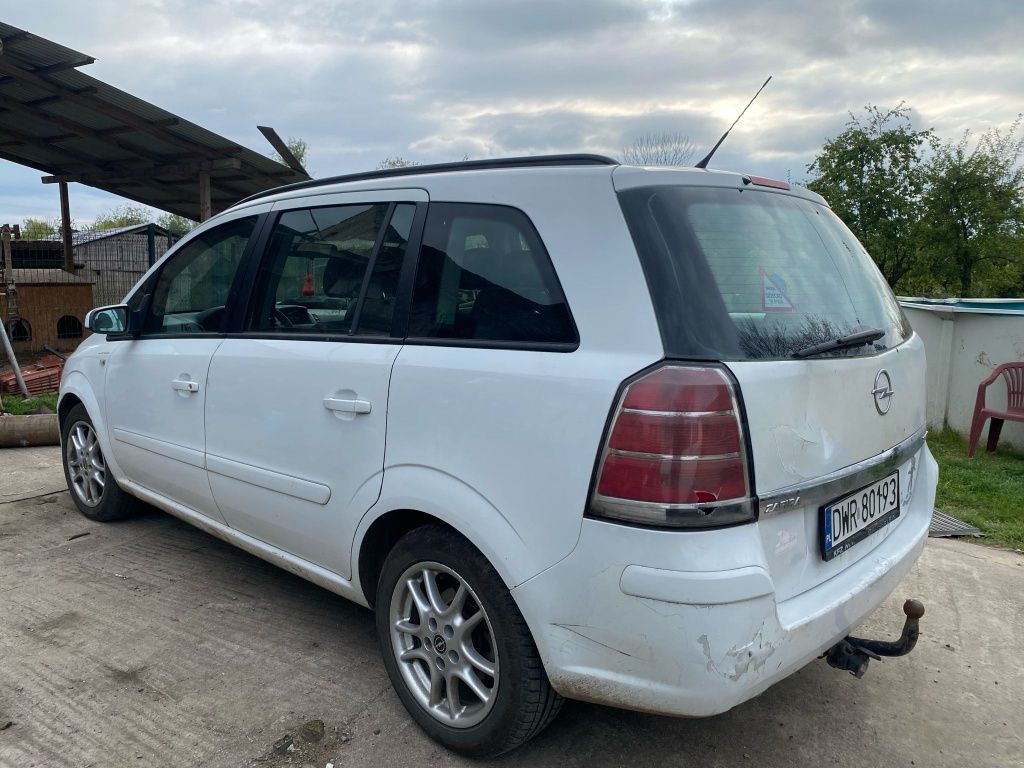 Sprzedam opla Zafira B 1.9cdti 2007r