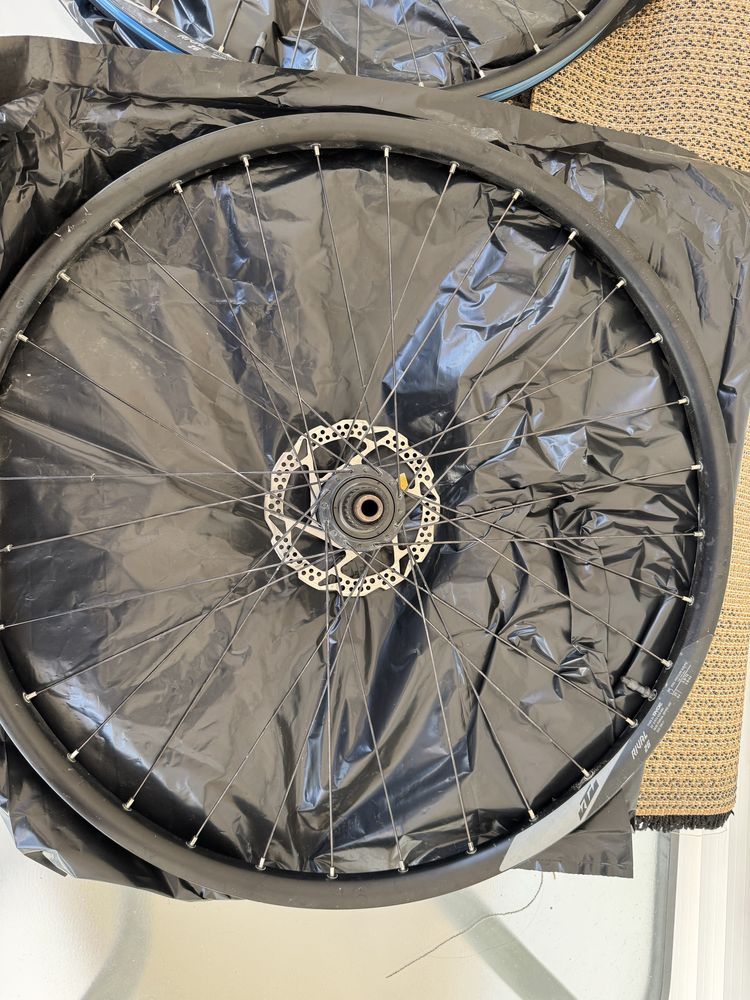 Rodas KTM boost 15mm frente 12mm tras