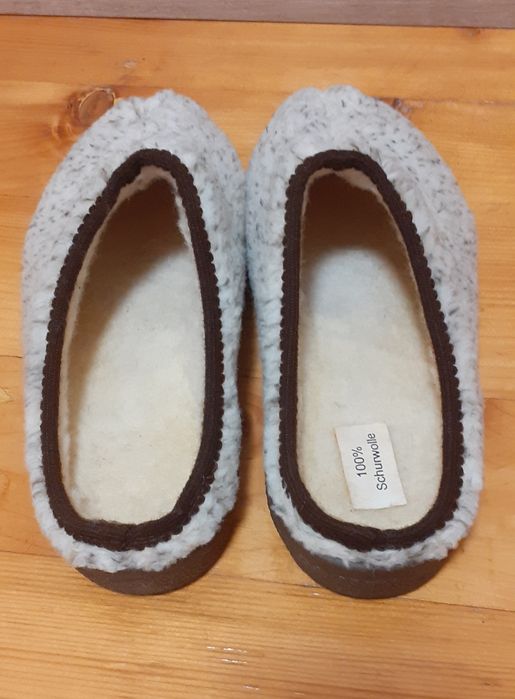 Тапочки нові натуральна цегейка теплі зручні міцні.