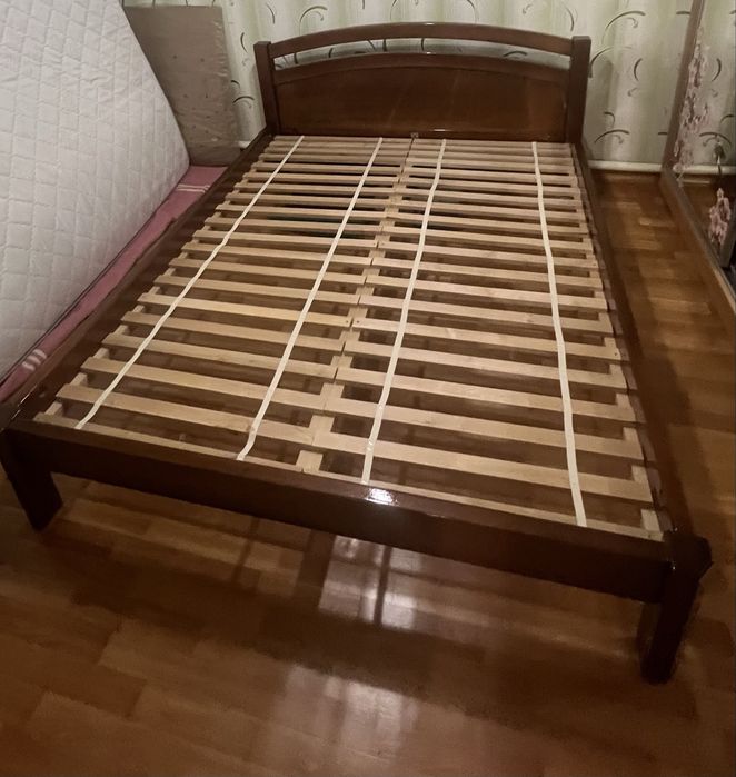 Продам кровать из натурального дерева 14700