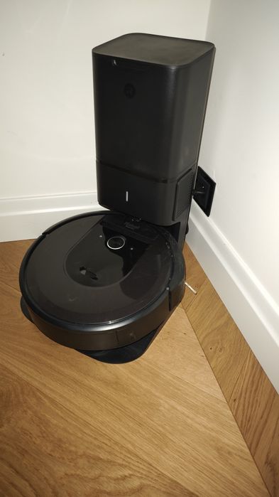 Roomba i7+ plus stacja dokująca stan jak nowy robot sprzątający black