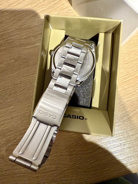 Relógio Casio Timeless - Vermelho