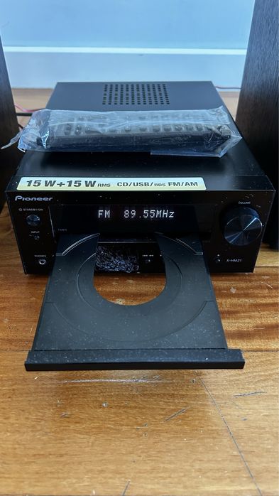 Sistema de som / aparelhagem com leitor de CD da marca PIONEER X-HM21