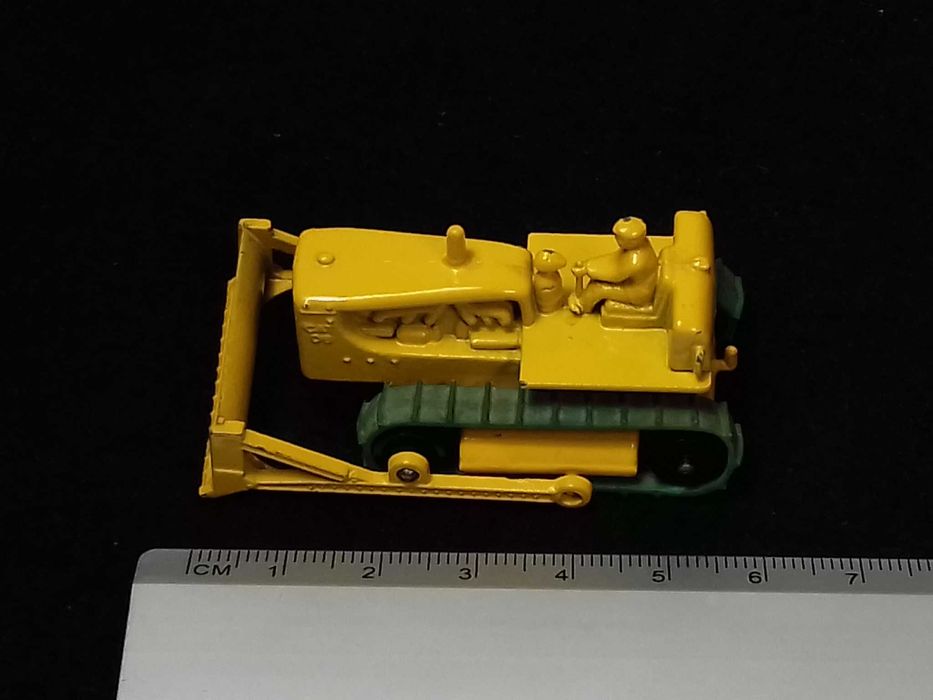 Matchbox 8 - Caterpillar Bulldozer 1960´s - a Moko Lesney product