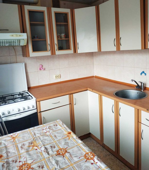 Метро Лісова, Мілютенка, 14. косметичний реемонт, меблі, техніка.