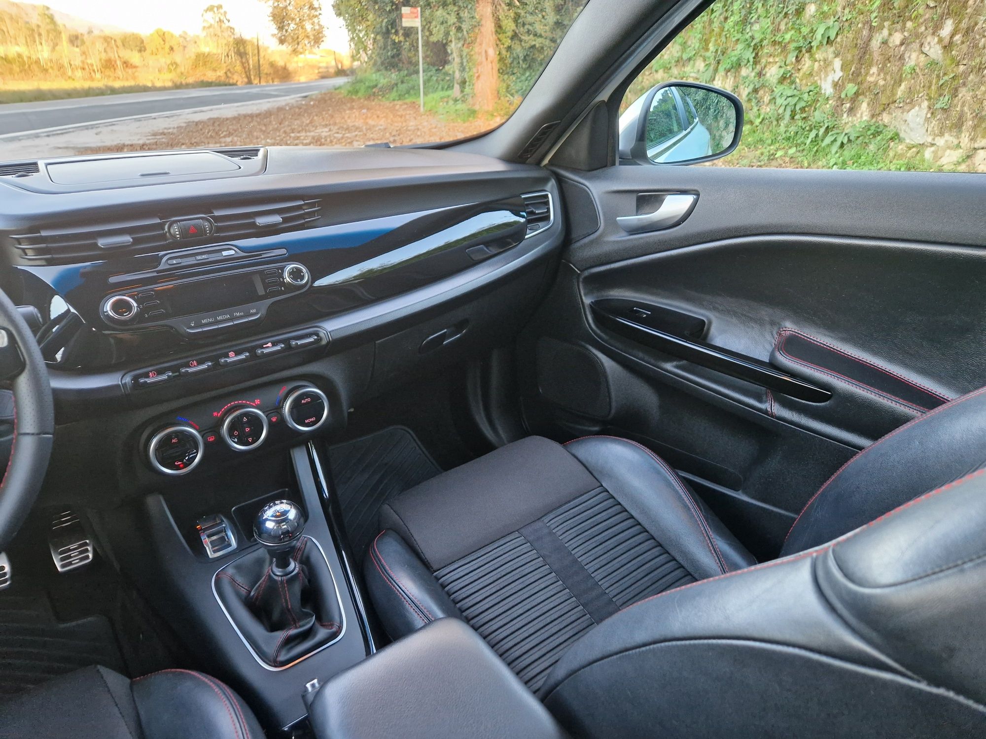 Alpha Romeo Guilieta 1.6 JTD Full Extra Ano 2012s